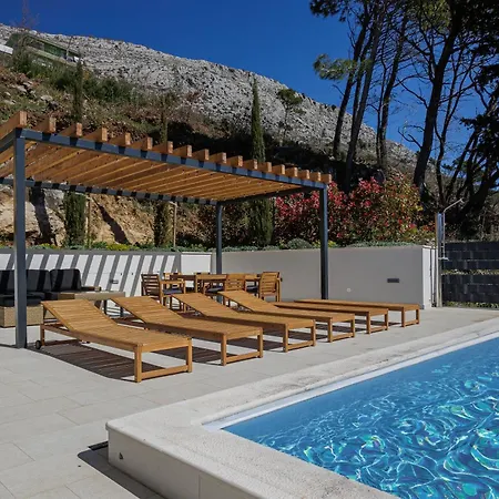 Flora Villa Srinjine