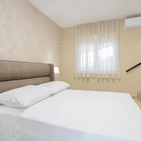 Flora Villa Srinjine