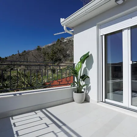 Flora Villa