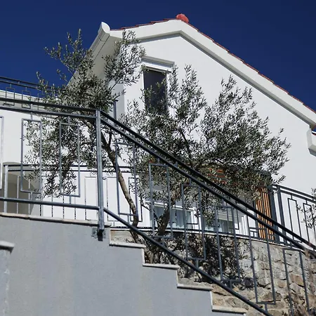 Flora Villa Srinjine