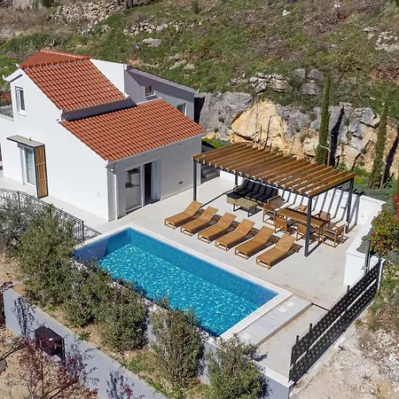 Flora Villa
