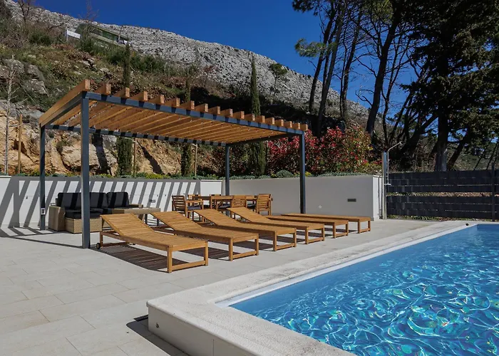 Flora Villa Srinjine