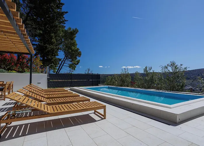 Flora Villa Srinjine