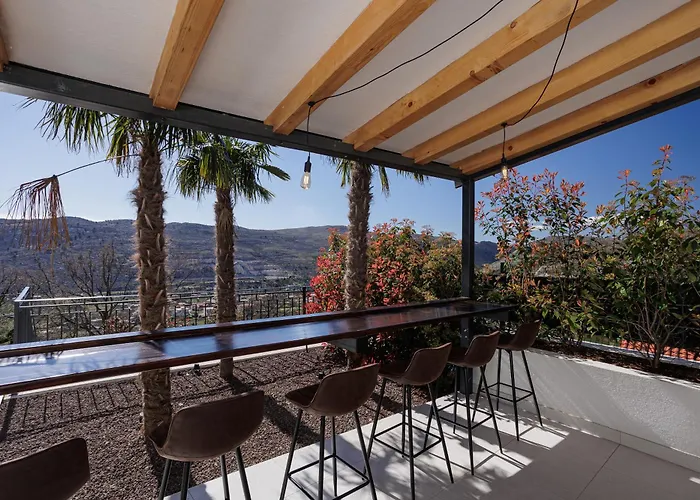 Flora Villa Srinjine