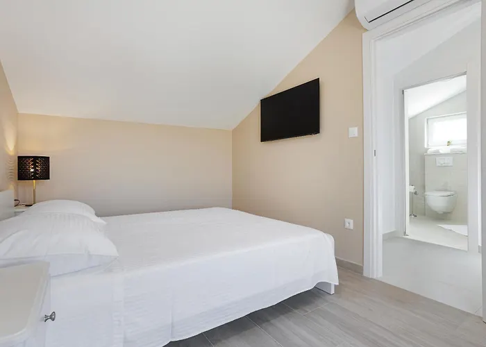 Flora Villa Srinjine